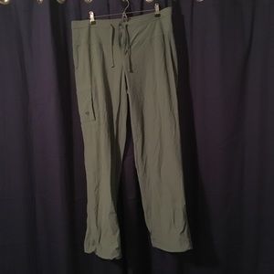 Mountain hard wear hiking pants